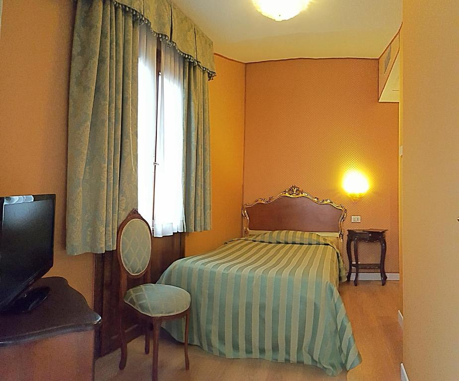 Postel nebo postele na pokoji v ubytování Hotel Locanda Canal