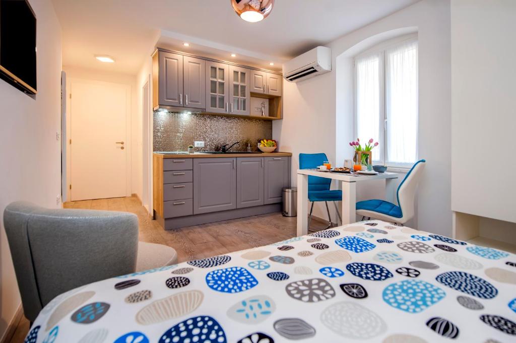 Studio Apartment Kris by Irundo