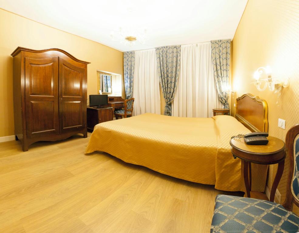 Postel nebo postele na pokoji v ubytování Hotel Locanda Canal
