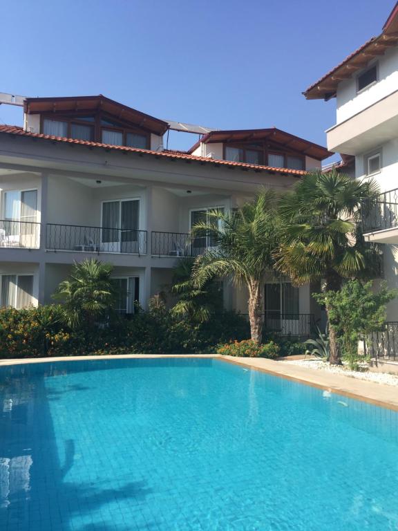 Bazén v ubytování Yaprak Hotel nebo v jeho okolí