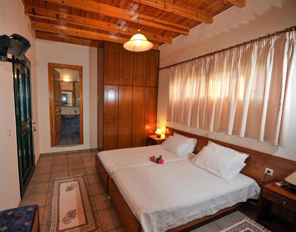 A bed or beds in a room at Pieros Studios Lisipios