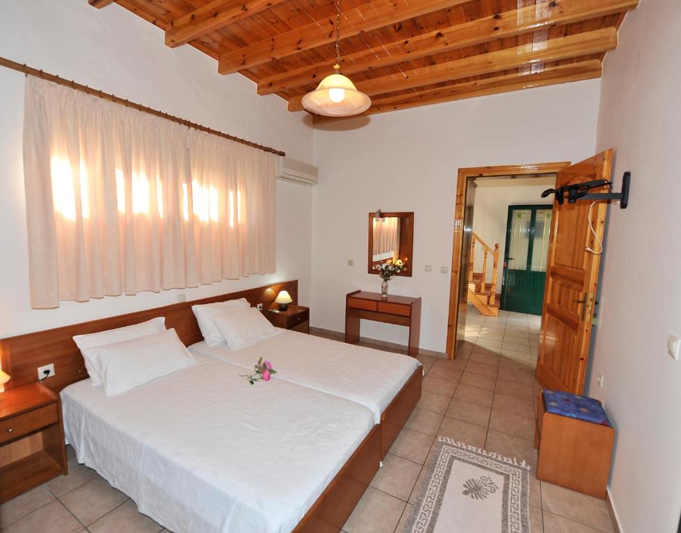 A bed or beds in a room at Pieros Studios Lisipios