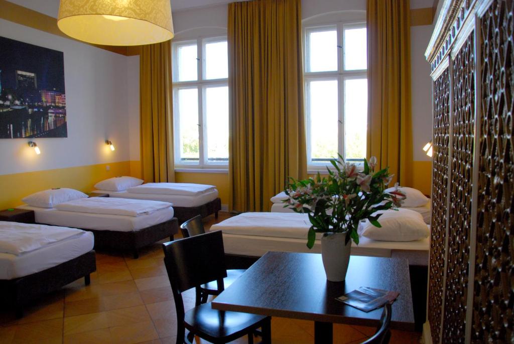 Postel nebo postele na pokoji v ubytování Grand Hostel Berlin Classic