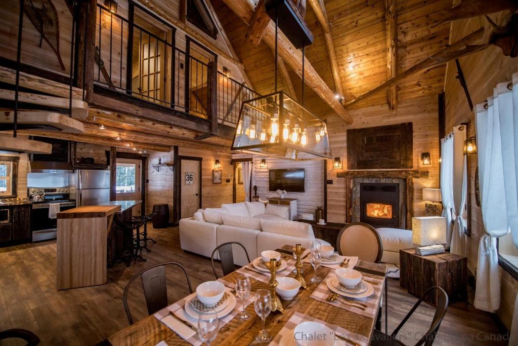 Un restaurant sau alt loc unde se poate mânca la Les 3 Cavaliers - Les Chalets Spa Canada