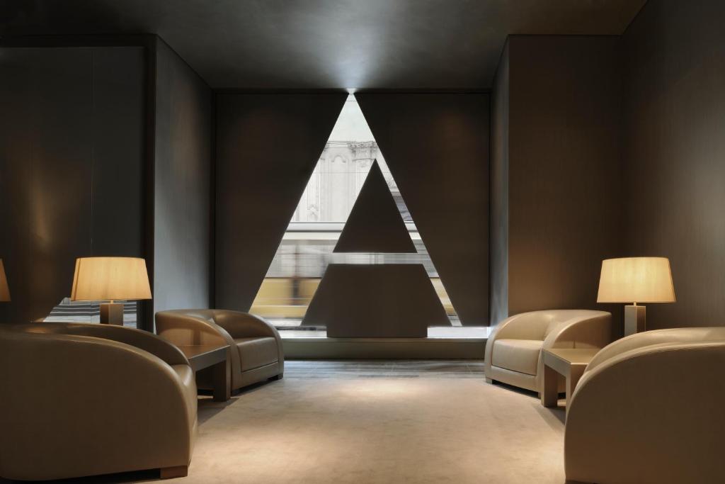 Posezení v ubytování Armani Hotel Milano