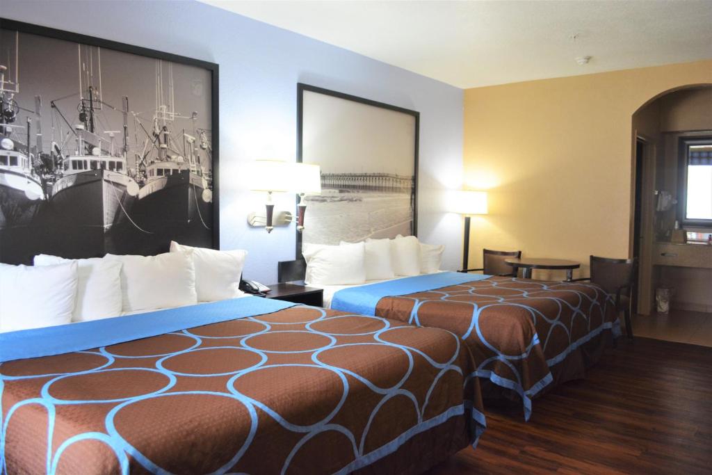 Super 8 by Wyndham Galveston photo