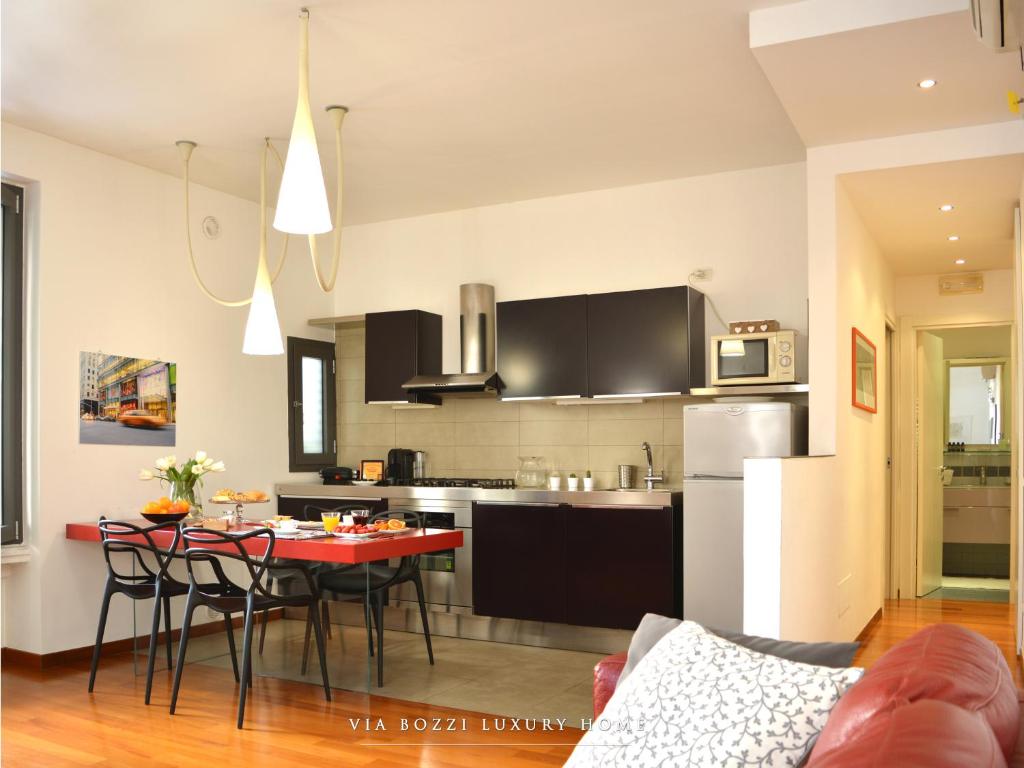 Kuchnia lub aneks kuchenny w obiekcie Via Bozzi Luxury Home