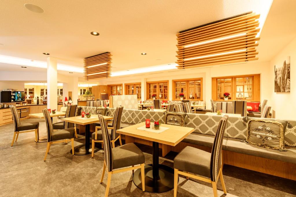 Restaurace v ubytování "Haus Berktold" - Annehmlichkeiten von 4-Sterne Familien-und Wellnesshotel Viktoria können mitbenutzt werden