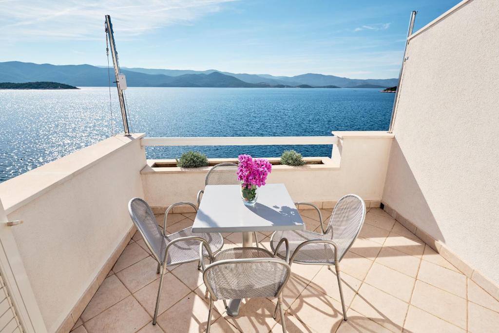 Repic Apartments - One-Bedroom Apartment With Balcony And Sea View