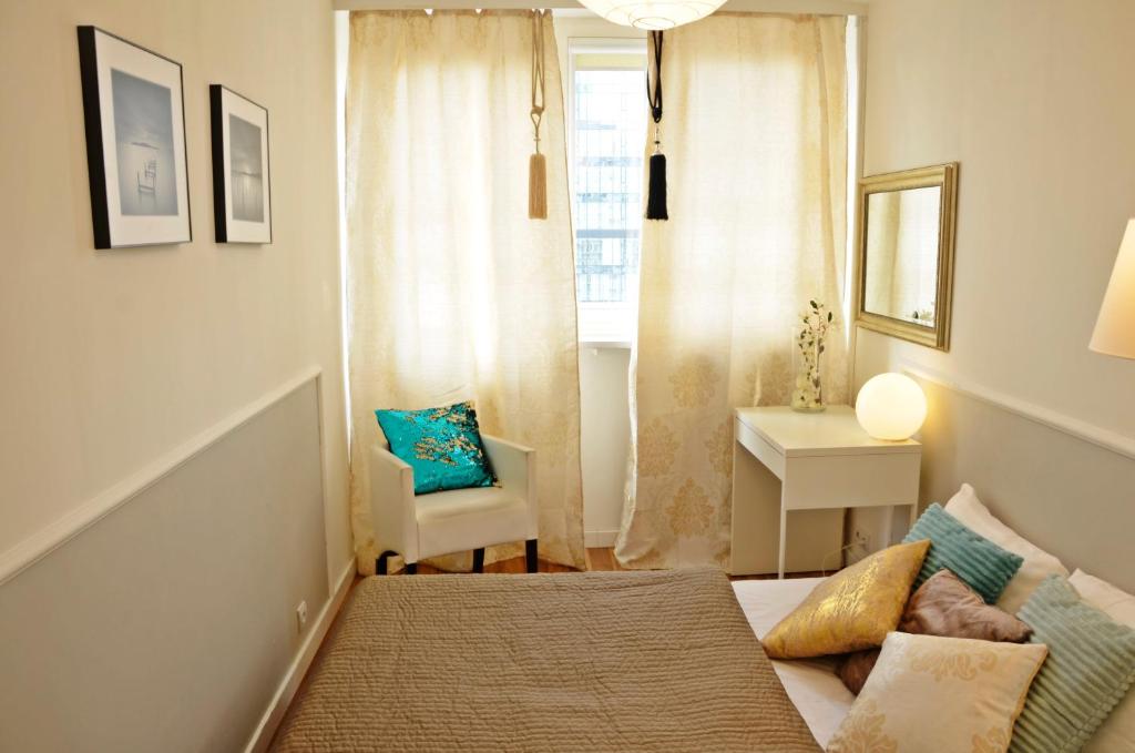 Posteľ alebo postele v izbe v ubytovaní UnitApartament Warszawa Centrum Room in Apartment by Metro Rondo ONZ Super wygodne noclegi zapraszamy