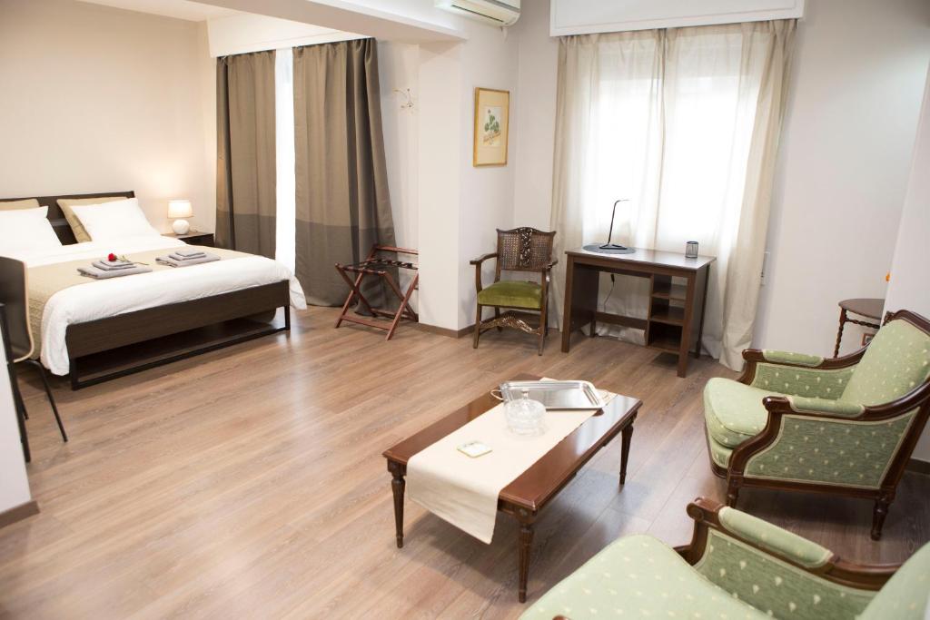Posteľ alebo postele v izbe v ubytovaní Athens Center Spacious Luxury Apartment