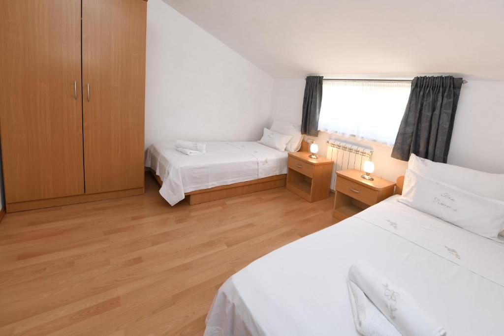 Posteľ alebo postele v izbe v ubytovaní Apartment AnaKatarina