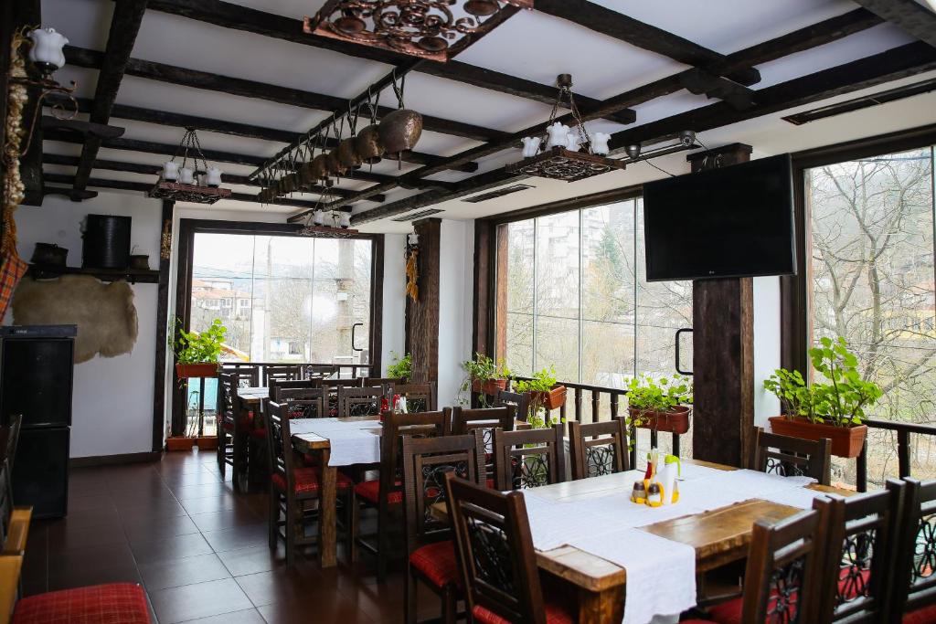 TV a/nebo společenská místnost v ubytování Zlatograd 2 Iosifova Guest House