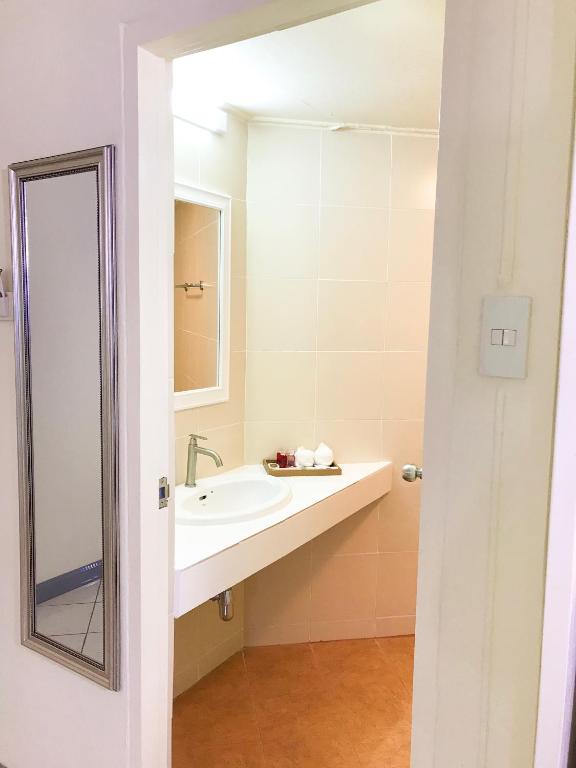 Pattaya At Nine - Resim 3