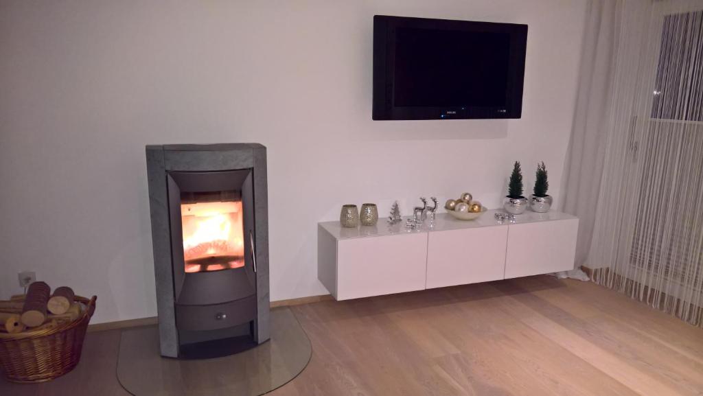 TV a/nebo společenská místnost v ubytování Appartement Erlbacher
