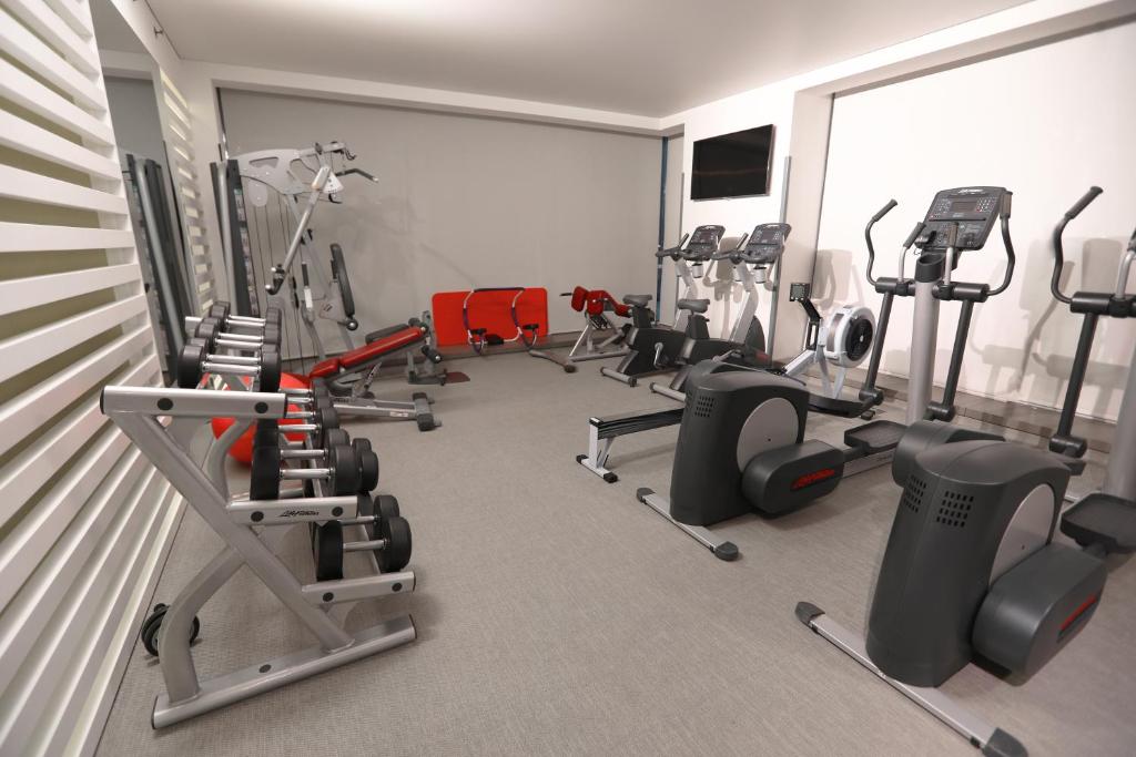 Fitness centrum a/nebo fitness zařízení v ubytování 72 Hotel Sharjah