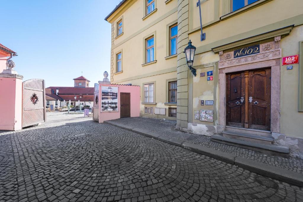 Fotografie z fotogalerie ubytování Kafka Apartment with bridge view v Praze