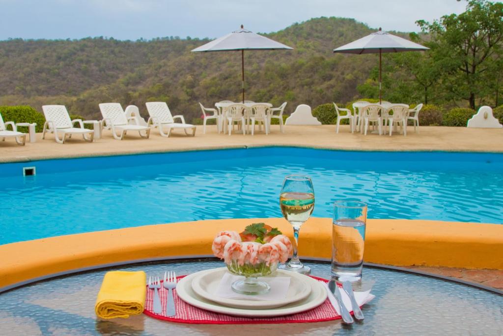 Bazén v ubytování Mantaraya Lodge nebo v jeho okolí