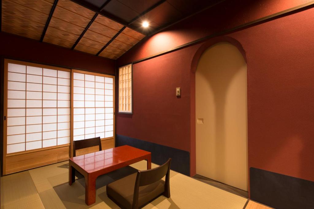 Posezení v ubytování Kamishichiken Oku