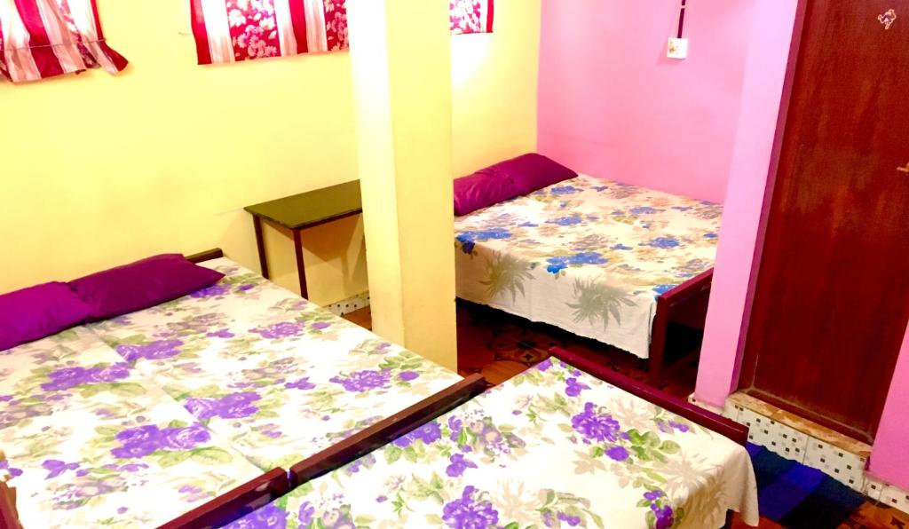 Postel nebo postele na pokoji v ubytování Pleasant Inn