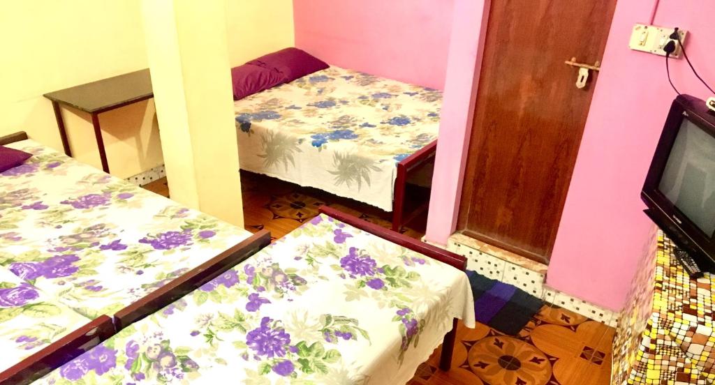 Postel nebo postele na pokoji v ubytování Pleasant Inn