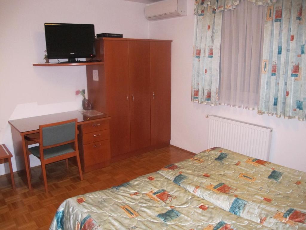 Postel nebo postele na pokoji v ubytování Apartment Sobe Ravbar