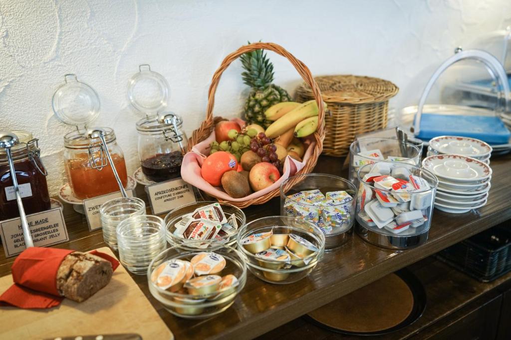 Comida en o cerca de este hotel