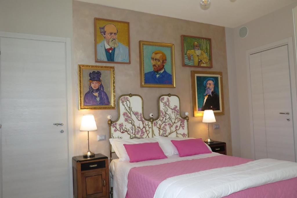 Postel nebo postele na pokoji v ubytování Art Gallery B&B Foresteria