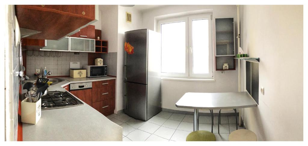 Kuchyňa alebo kuchynka v ubytovaní Kwadrat B&B Jałowego