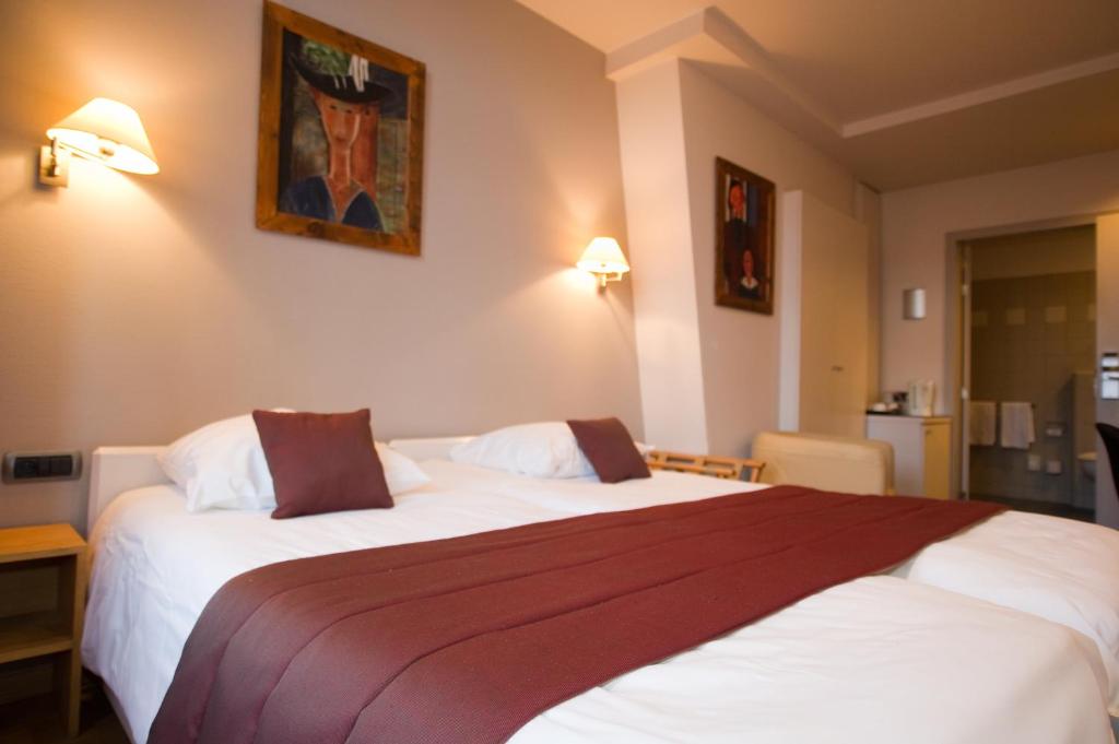 
Standard Room with Bath
