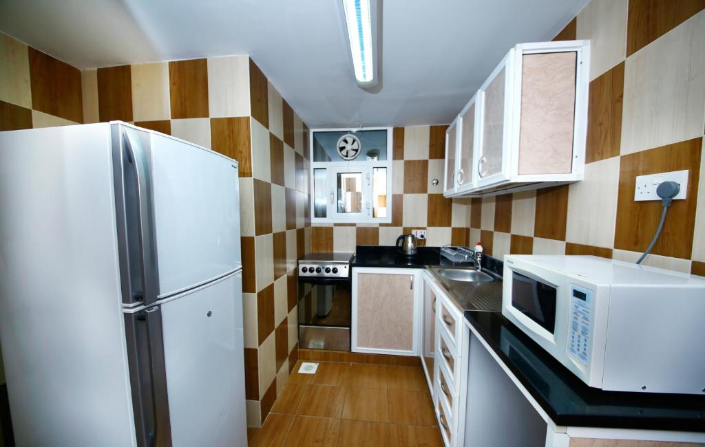Kuchyň nebo kuchyňský kout v ubytování Muscat International Hotel