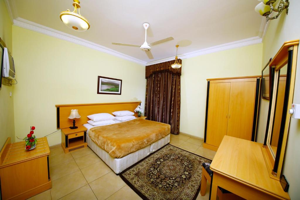 Postel nebo postele na pokoji v ubytování Muscat International Hotel