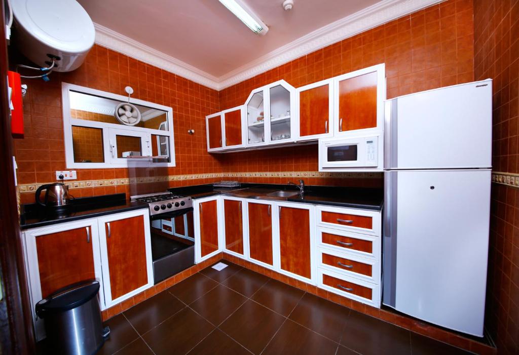 Kuchyň nebo kuchyňský kout v ubytování Muscat International Hotel
