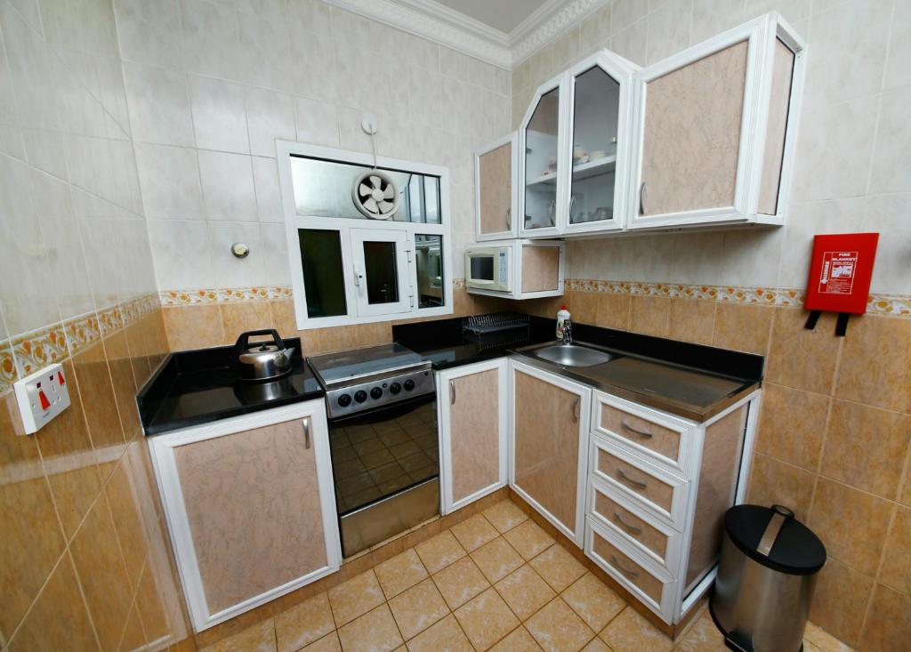 Kuchyň nebo kuchyňský kout v ubytování Muscat International Hotel