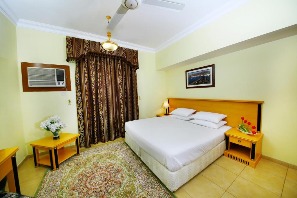 Postel nebo postele na pokoji v ubytování Muscat International Hotel