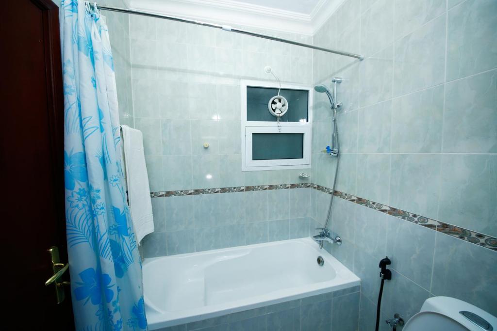 Koupelna v ubytování Muscat International Hotel