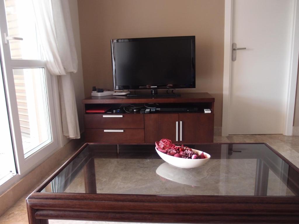 TV a/nebo společenská místnost v ubytování Luxury apartment in central Almerimar with Free Secure Parking