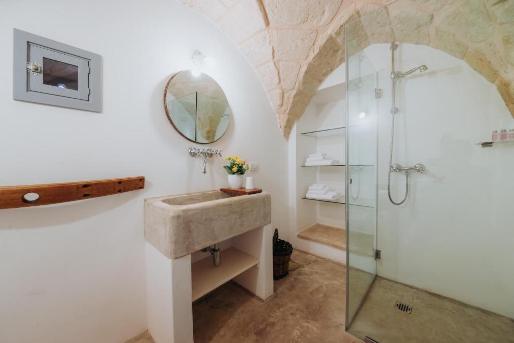 A bathroom at Masseria Ancella
