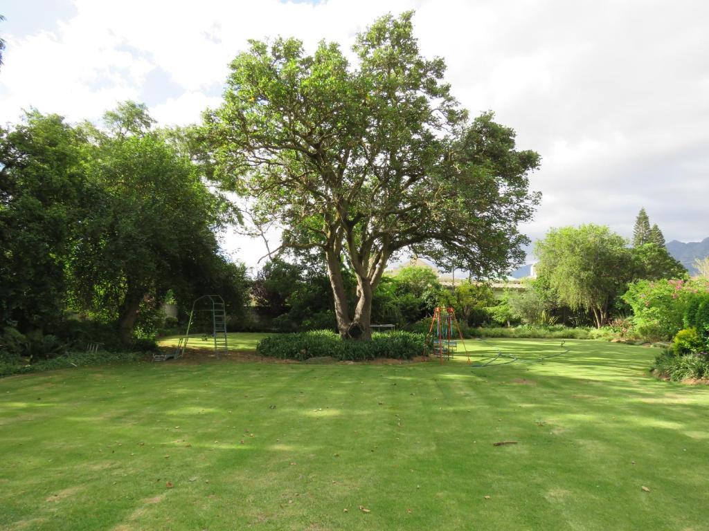 Place of stay. Places to stay on holidays. Place of stay. Oak alley plantation interer. Place of stay.