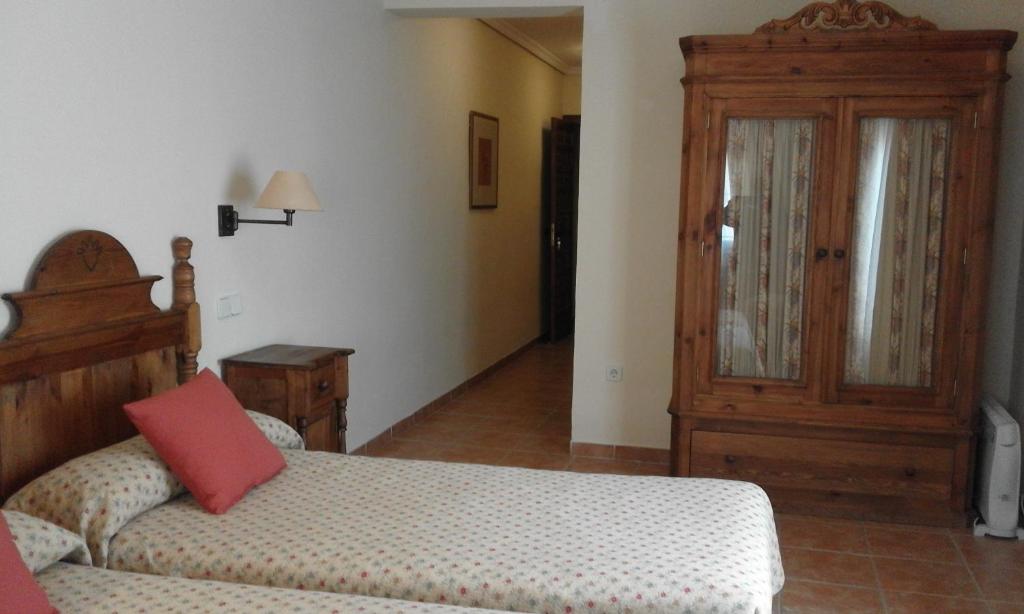 Hostal Rural Cumbres De Castilla - Twin Room With Terrace