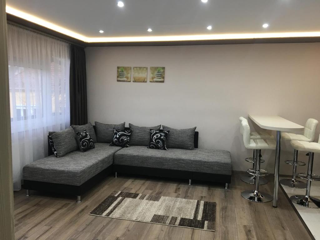 Posedenie v ubytovaní F&M Apartman