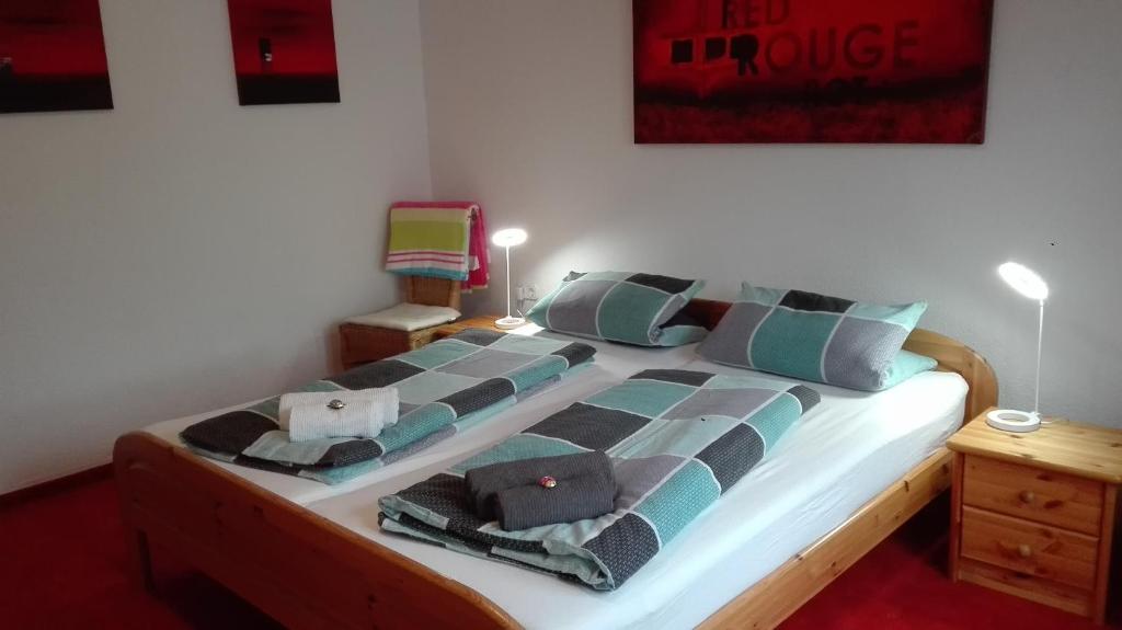מיטה או מיטות בחדר ב-Ferienwohnung Roth (Zentrum)