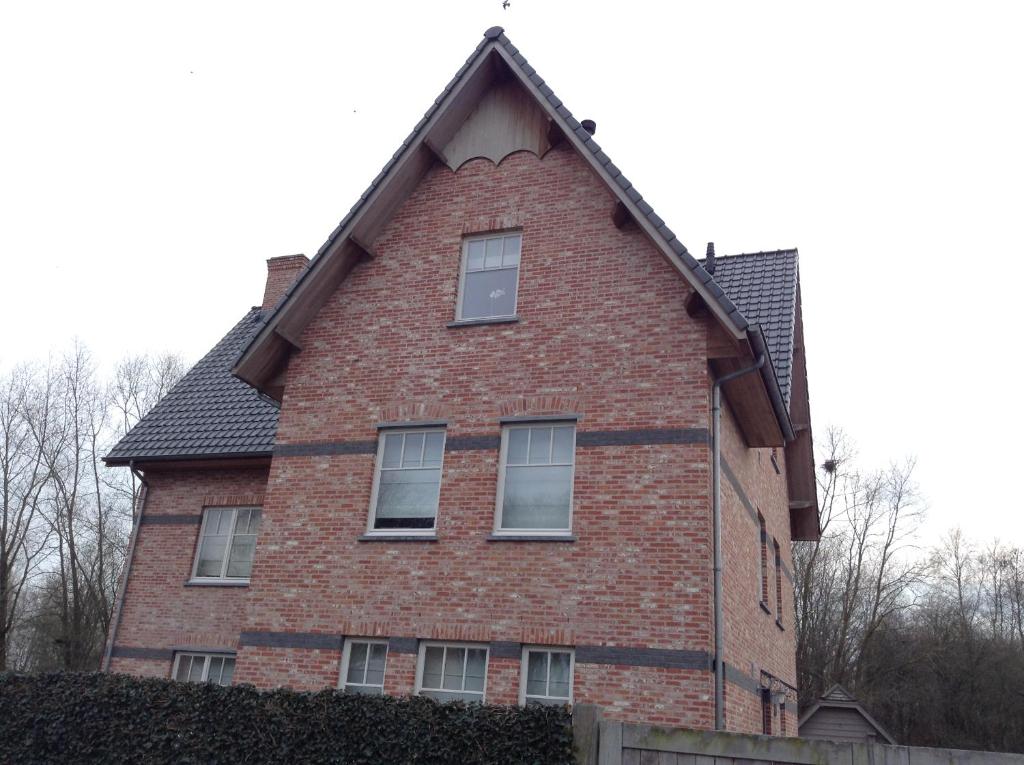 a red brick house with a gambrel roof at 'Southfield': Stylish & Quiet in Bruges in Bruges