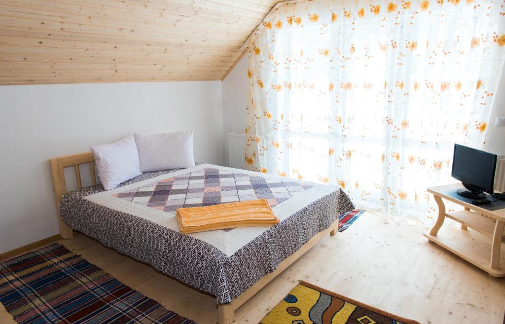 A bed or beds in a room at Шале на зарінку