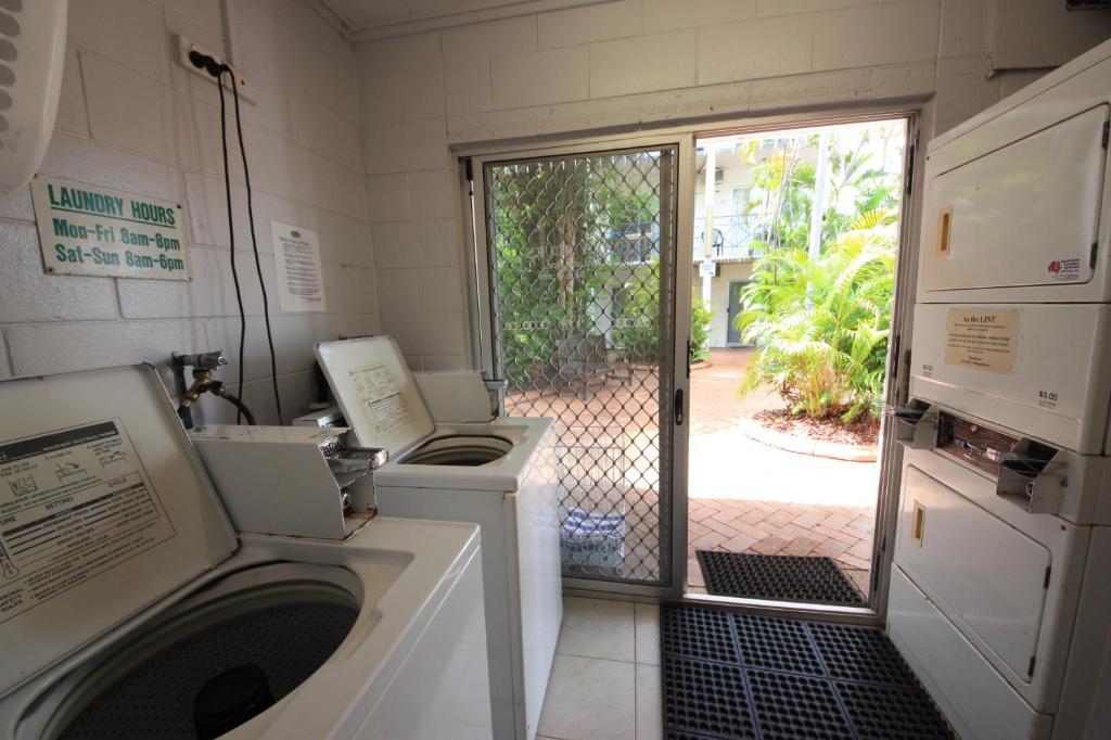 Coconut Grove Holiday Apartments - Resim 25