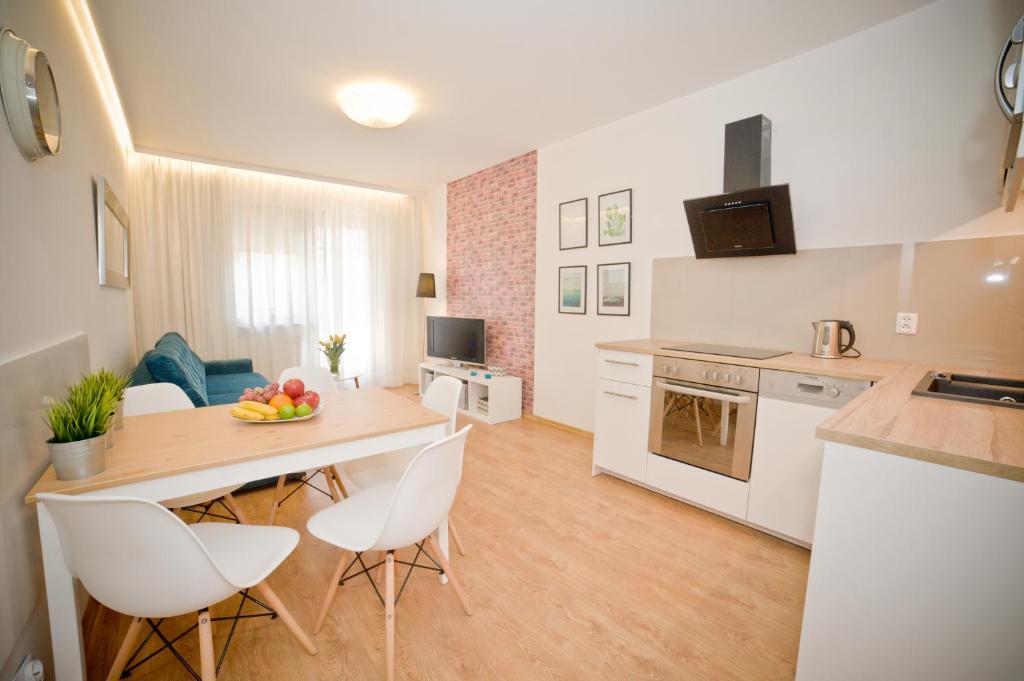 A kitchen or kitchenette at Charlotte Apartment - Hav Aparts