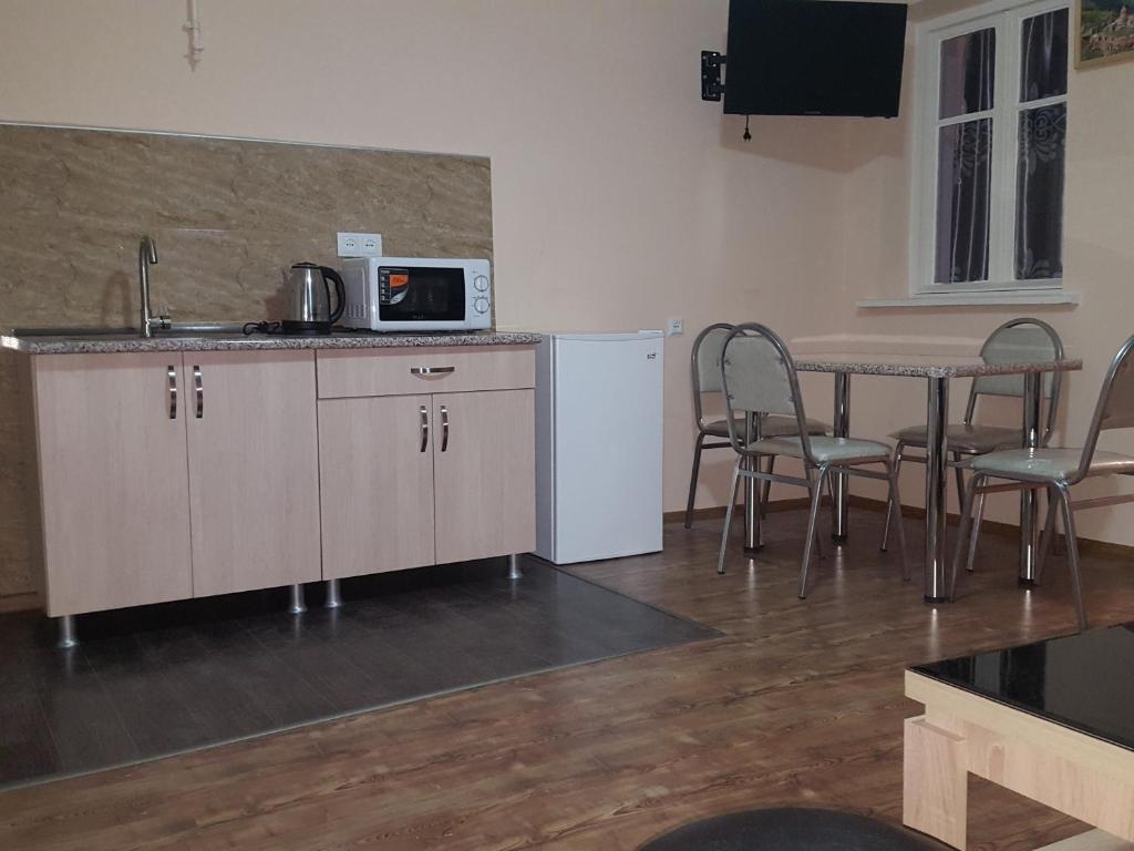 Kuchyň nebo kuchyňský kout v ubytování Holiday Home in Old Tbilisi