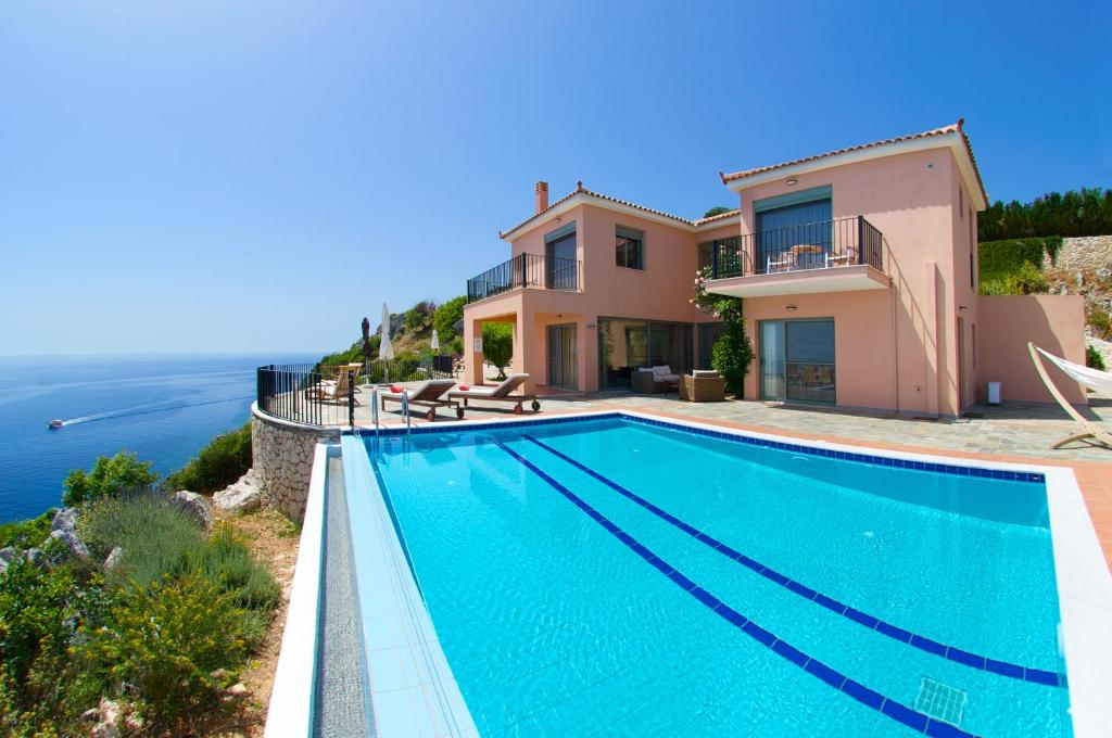 Πισίνα στο ή κοντά στο Villa Alkionis
