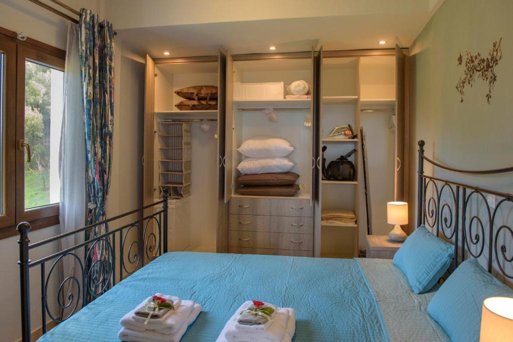 Postel nebo postele na pokoji v ubytování Klisouri Beach Villa