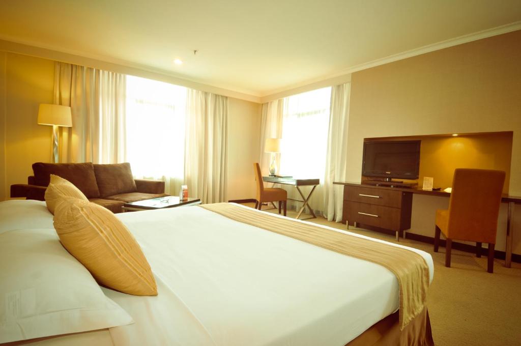 Postel nebo postele na pokoji v ubytování Sari Ater Kamboti Hotel Bandung